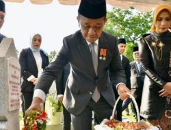 Menteri ESDM Bahlil Lahadalia Pimpin Tabur Bunga di TMP Kalibata HUT Pertambangan ke-80