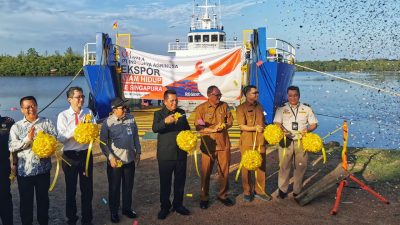 Gubernur Kepri Ansar Ahmad Lepas Ekspor Perdana Ayam Hidup ke Singapura