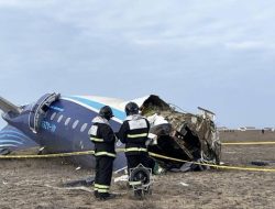 Putin Akui Tentara Rusia Tembak Jatuh Azerbaijan Airlines di Kazakhstan, Puluhan Penumpang Tewas