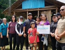 Mendukbangga Wihaji Beri Bantuan Bagi  Keluarga Risiko Stunting di Manado