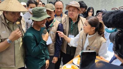 Menkomdigi Meutya Hafid Panen Melon Digital di Sragen: IoT Bikin Buah Lebih Manis dan Hemat Pupuk 50 Persen