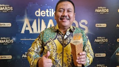 Ali Mufthi Raih detikJatim Awards 2025 Atas Perjuangan Dorong Infrastruktur dan Ekonomi Desa
