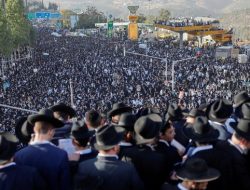 Ogah Wajib Militer, Puluhan Ribu Umat Yahudi Ortodoks Demo PM Netanyahu di Jerusalem