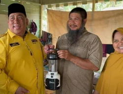 AMPG Bagikan Lampu Darurat Untuk Warga Aceh Tamiang Terdampak Bencana Banjir