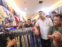 Menteri UMKM Maman Abdurrahman ke Pasar Senen, Dengar Langsung Aspirasi Pedagang Thrifting
