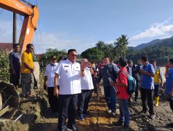 Bupati Salim Fakhry Kerahkan 1000 Warga Gotong Royong Bersihkan Sisa Banjir di Aceh Tenggara