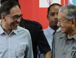 Mahathir Mohamad Polisikan PM Malaysia Anwar Ibrahim Karena Kesepakatan Dagang Dengan AS