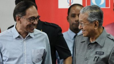 Mahathir Mohamad Polisikan PM Malaysia Anwar Ibrahim Karena Kesepakatan Dagang Dengan AS