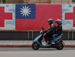 Taiwan Cetak Buku Panduan Agar Warganya Siap Siaga Perang Dengan China