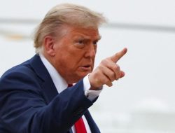 Trump Maki Jurnalis Bloomberg Saat Ditanya Kasus Jeffrey Epstein: Diam Kau, Babi!