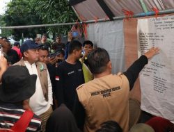 Menteri ATR/BPN Nusron Wahid Turun Langsung Serahkan Bantuan Untuk Korban Banjir Bandang Agam
