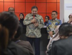 Menko Airlangga Pimpin Rapat Dewan Pengawas, Bahas SOP dan Restrukturisasi Danantara