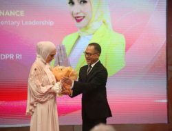 Sari Yuliati Terima Excellent Mom in Parliamentary Leadership Award Dari Wonder Mom Awards 2025
