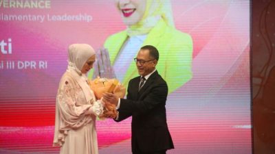 Sari Yuliati Terima Excellent Mom in Parliamentary Leadership Award Dari Wonder Mom Awards 2025