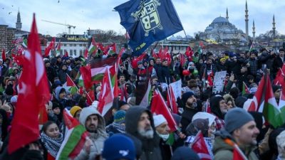 Setengah Juta Orang Turki Buka Tahun 2026 Demo ‘Bela Palestina’ di Galata, Istambul