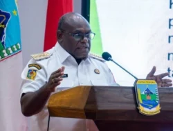 Gubernur Meki Nawipa Kucurkan Rp. 90 Miliar Demi Sekolah Gratis 26 Ribu Siswa Papua Tengah