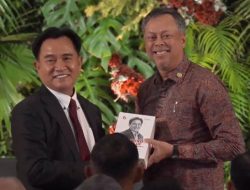 Menko Yusril Luncurkan 8 Buku di Hari Ulang Tahun ke-70