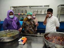 Wagub Gorontalo, Idah Syahidah Ancam Cabut Izin Dapur MBG Jika Abaikan SOP