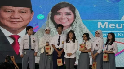 Menkomdigi Meutya Hafid Ajak Pelajar Diskusi Alasan Penundaan Akses Medsos Bagi Anak