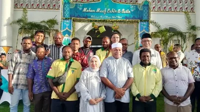 Momen Idul Fitri, Pemuda Katolik dan Gubernur Papua Mathius Fakhiri Silaturahmi Lintas Iman