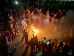 Demonstran Pakistan Pro-Iran Terobos Konsulat AS di Karachi, 9 Tewas Puluhan Luka-luka Ditembaki
