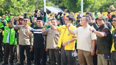 Ratusan Ojol Sambangi Kantor DPD I Partai Golkar Jambi, Cek Endra Bagikan Ratusan Paket Sembako