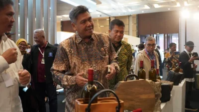 Menperin Agus Gumiwang: Hilirisasi Kayu Lewat Industri Furnitur Serap Ratusan Ribu Tenaga Kerja