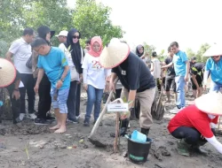 Gubernur Babel Hidayat Arsani Hadir untuk Rakyat: Bantuan Sembako dan Penanaman Mangrove Jadi Gerakan Nyata