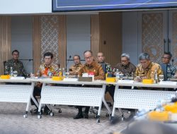 Menperin Agus Gumiwang Komitmen Jaga Stok Tetap Aman, Kumpulkan Industri Hulu-Hilir Plastik