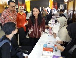 Puteri Komarudin Puji Animo Warga Kota Bandung Ikut Donor Darah dan Cek Kesehatan Gratis SOKSI
