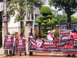 Pemuda LIRA Gelar Aksi di Kemenkeu dan DJBC, Desak Menkeu Purbaya Copot Dirjen Bea Cukai