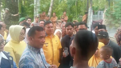 Bawa Misi Lawan Stunting. Mendukbangga Wihaji Bawa Langsung Bantuan Untuk Diserahkan ke Warga ke Aceh Tenggara