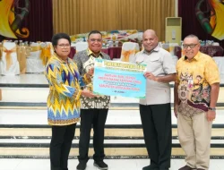 Gubernur Mathius Fakhiri Perkuat Literasi Papua, Buku Bacaan Disalurkan ke Kampung dan Rumah Baca