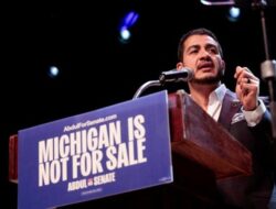 Senator Muslim AS Balik Ejek Trump Usai Disebut Komunis dan Tukang Bual